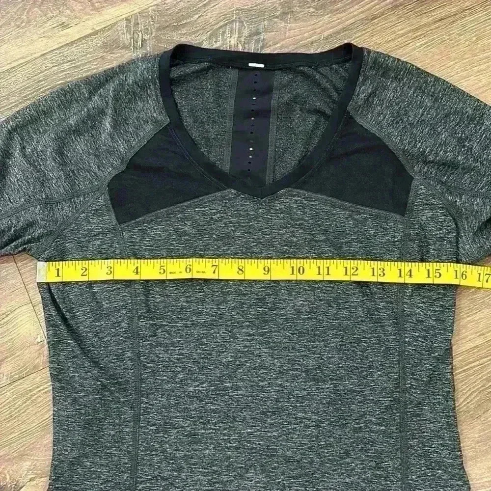 Lululemon Women’s Pace Pusher long sleeve shirt black/gray with back pocket sz8 - Picture 8 of 16